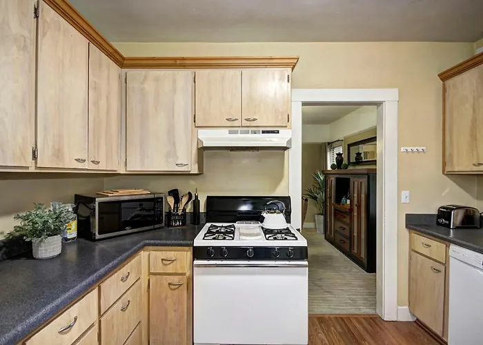 Charming 2Bed French Colonial Apartment In Desirable Midtown Sacramento
